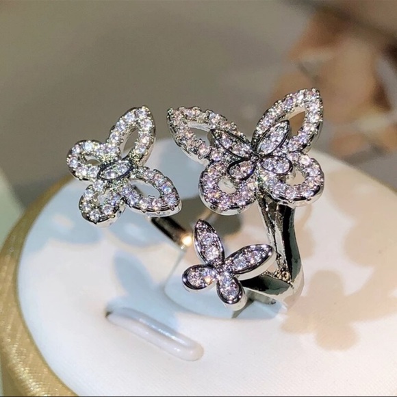 Jewelry - 925 Sterling Silver 🦋 RING